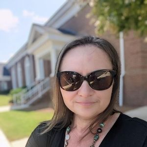 Meet your Posher, Elena